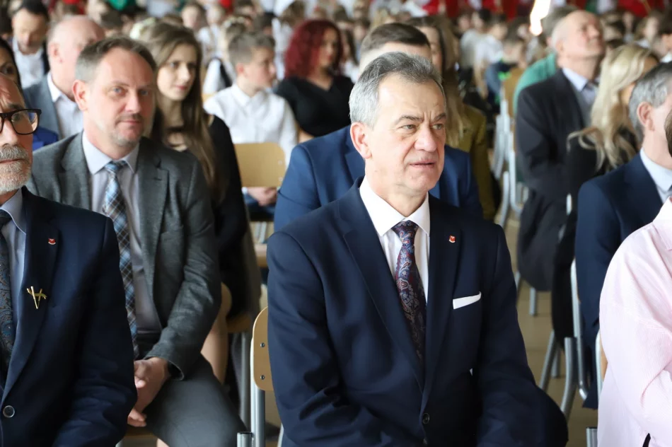 Uroczyste otwarcie hali sportowej w Szkole Podstawowej nr 1 w Męcinie - zdjęcie 19