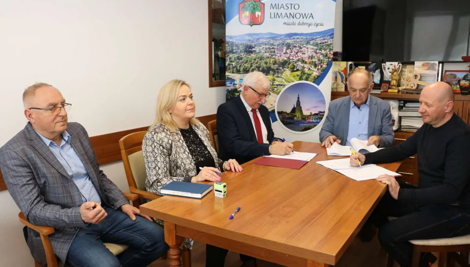 Podpisano umowy na modernizację i remont bazy oświatowej - zdjęcie 1