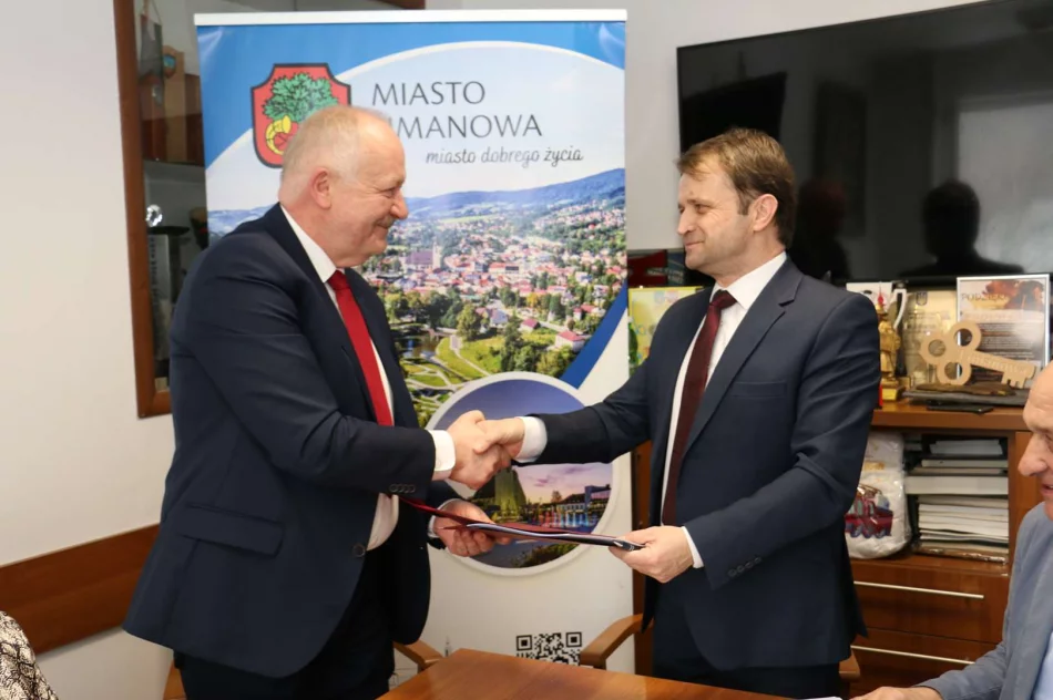 Podpisano umowy na modernizację i remont bazy oświatowej - zdjęcie 2