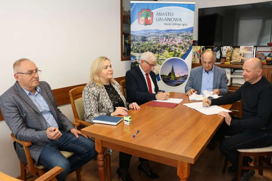 Podpisano umowy na modernizację i remont bazy oświatowej - zdjęcie 3