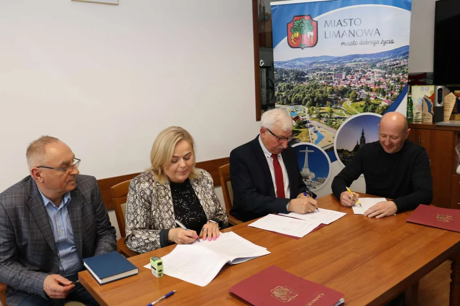 Podpisano umowy na modernizację i remont bazy oświatowej - zdjęcie 4
