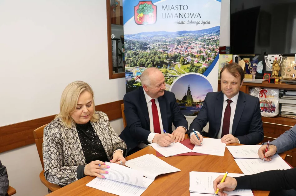 Podpisano umowy na modernizację i remont bazy oświatowej - zdjęcie 5
