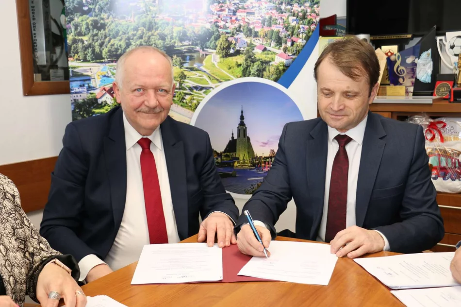 Podpisano umowy na modernizację i remont bazy oświatowej - zdjęcie 9