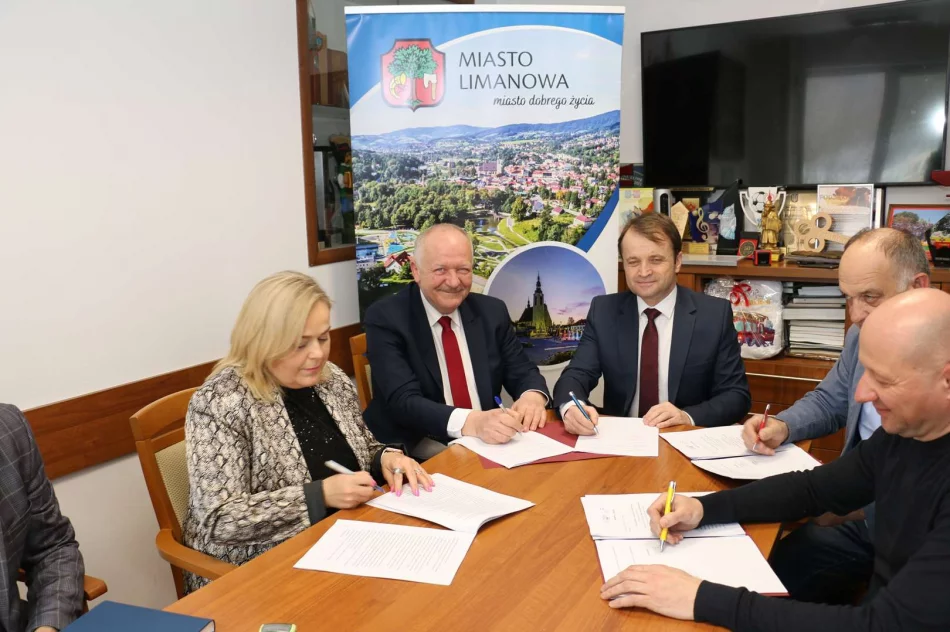 Podpisano umowy na modernizację i remont bazy oświatowej - zdjęcie 10