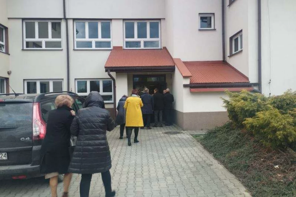 Zasłabnięcie nastolatek przyczyną ewakuacji szkoły - zdjęcie 2