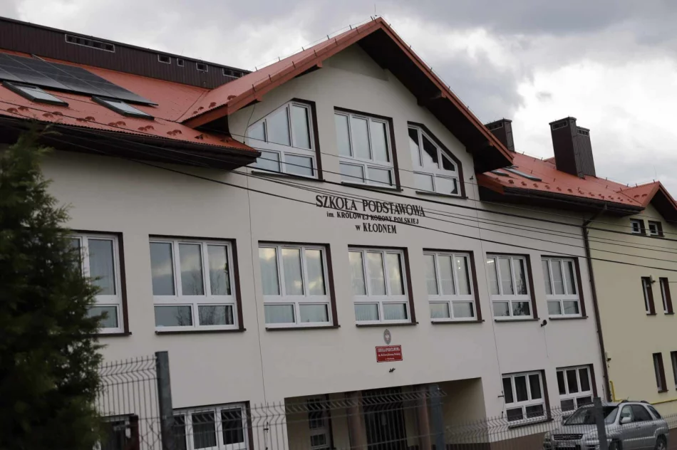 Zasłabnięcie nastolatek przyczyną ewakuacji szkoły - zdjęcie 3