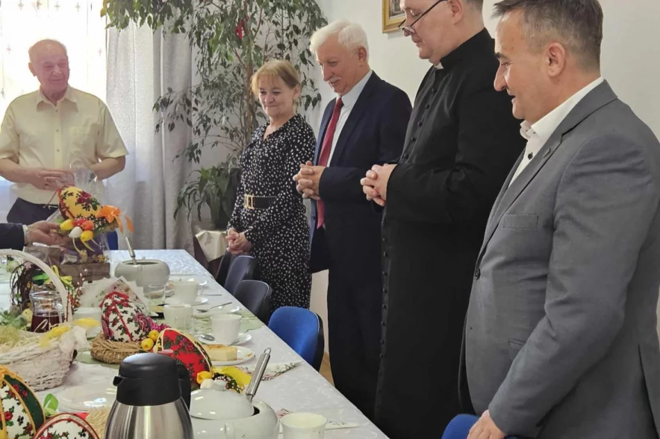 Wielkanocne spotkanie w Dziennym Domu „Senior+” w Limanowej - zdjęcie 2
