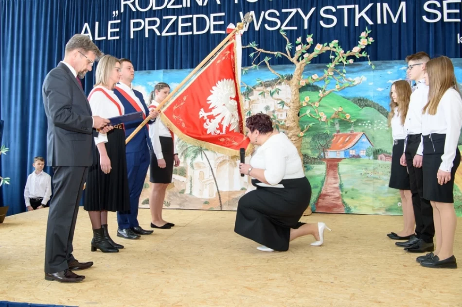 Szkoła ma nowego patrona - Świętą Rodzinę (ZDJĘCIA) - zdjęcie 13