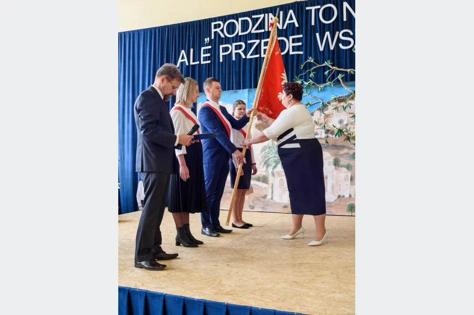 Szkoła ma nowego patrona - Świętą Rodzinę (ZDJĘCIA) - zdjęcie 15