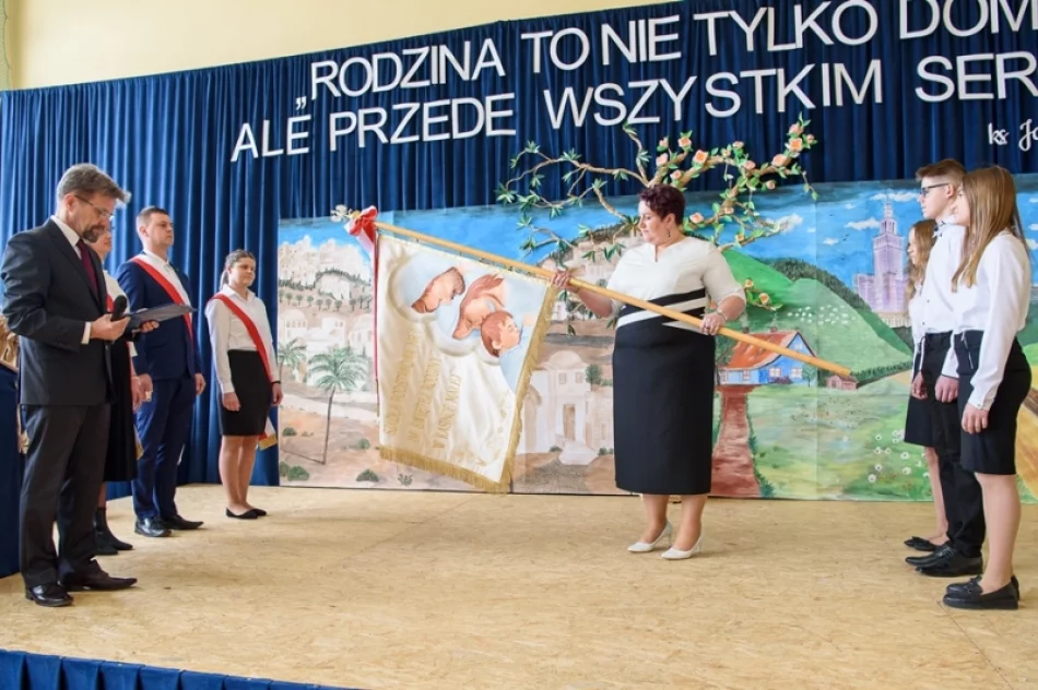 Szkoła ma nowego patrona - Świętą Rodzinę (ZDJĘCIA) - zdjęcie 16