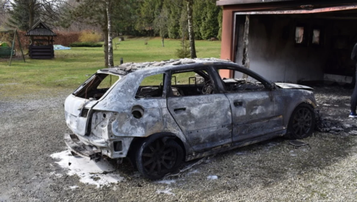 Samochód spłonął - ogień podłożył 45-latek/fot.: KPP Limanowa