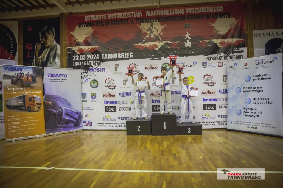 24 medale dla zawodników Limanowskiego Klubu Kyokushin Karate  - zdjęcie 3
