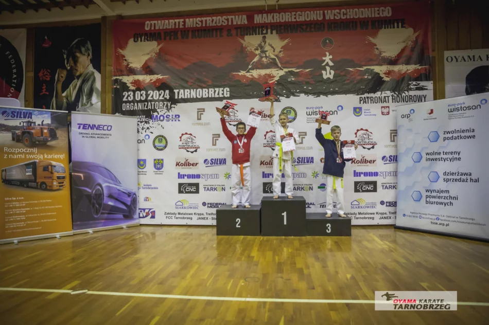24 medale dla zawodników Limanowskiego Klubu Kyokushin Karate  - zdjęcie 4