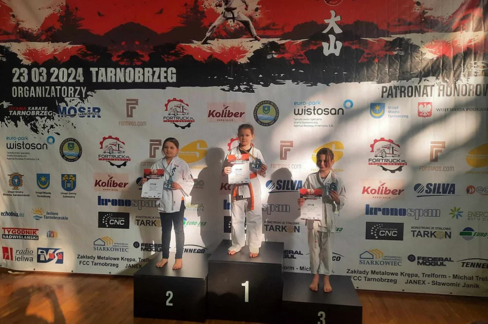 24 medale dla zawodników Limanowskiego Klubu Kyokushin Karate  - zdjęcie 5