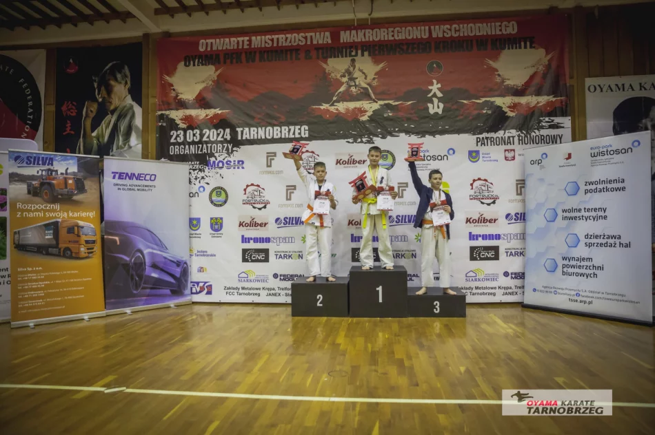 24 medale dla zawodników Limanowskiego Klubu Kyokushin Karate  - zdjęcie 13