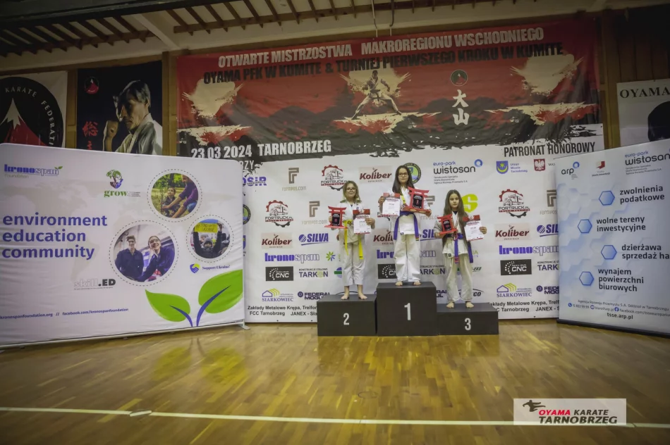 24 medale dla zawodników Limanowskiego Klubu Kyokushin Karate  - zdjęcie 18