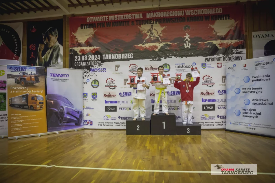 24 medale dla zawodników Limanowskiego Klubu Kyokushin Karate  - zdjęcie 19