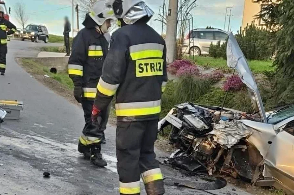Czołowe zderzenie dwóch pojazdów - zdjęcie 2