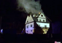 Spłonęło poddasze budynku wielorodzinnego - zdjęcie główne