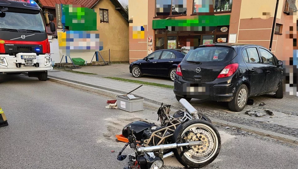  Zderzenie z samochodem – motocyklista w szpitalu - zdjęcie 1