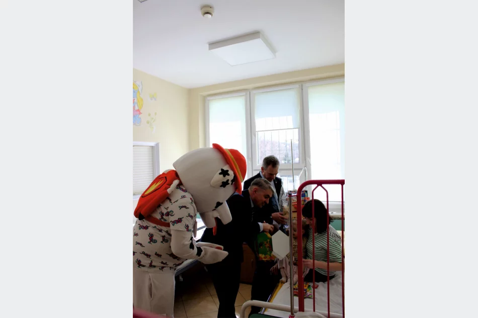 Marshall odwiedził małych pacjentów - zdjęcie 4