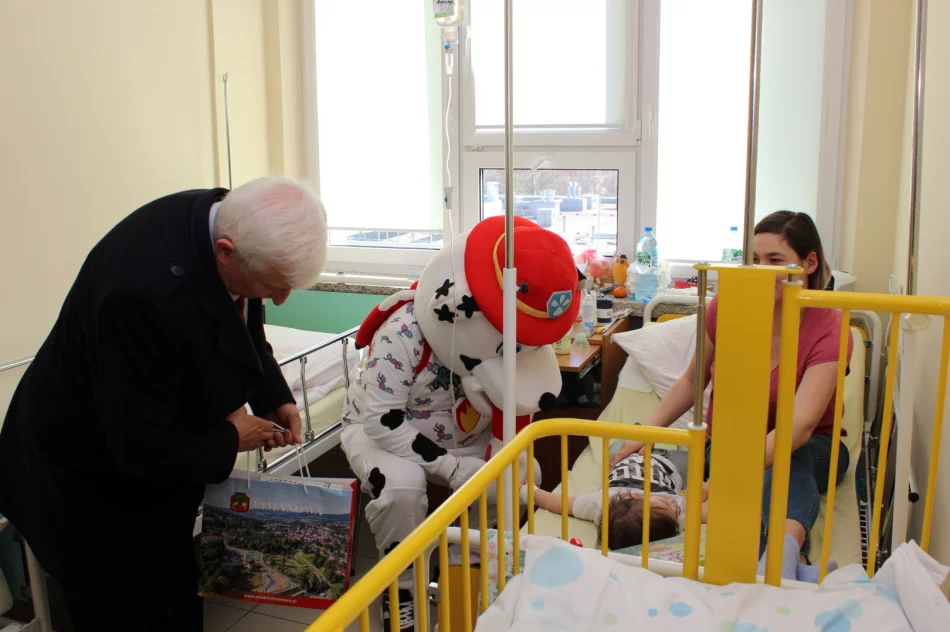 Marshall odwiedził małych pacjentów - zdjęcie 8