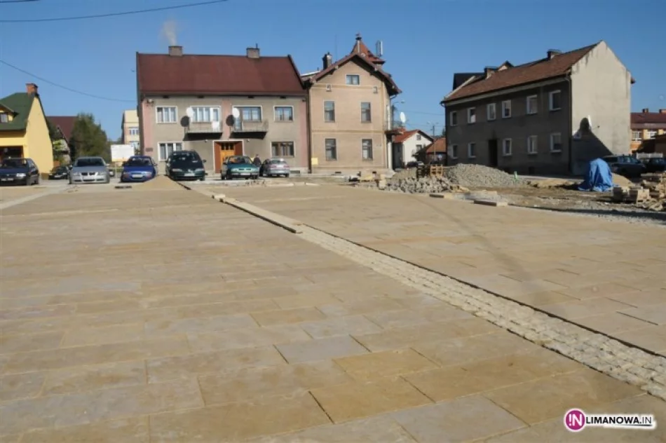 Firma oszukała. Płyty na Rynku do wymiany - zdjęcie 2