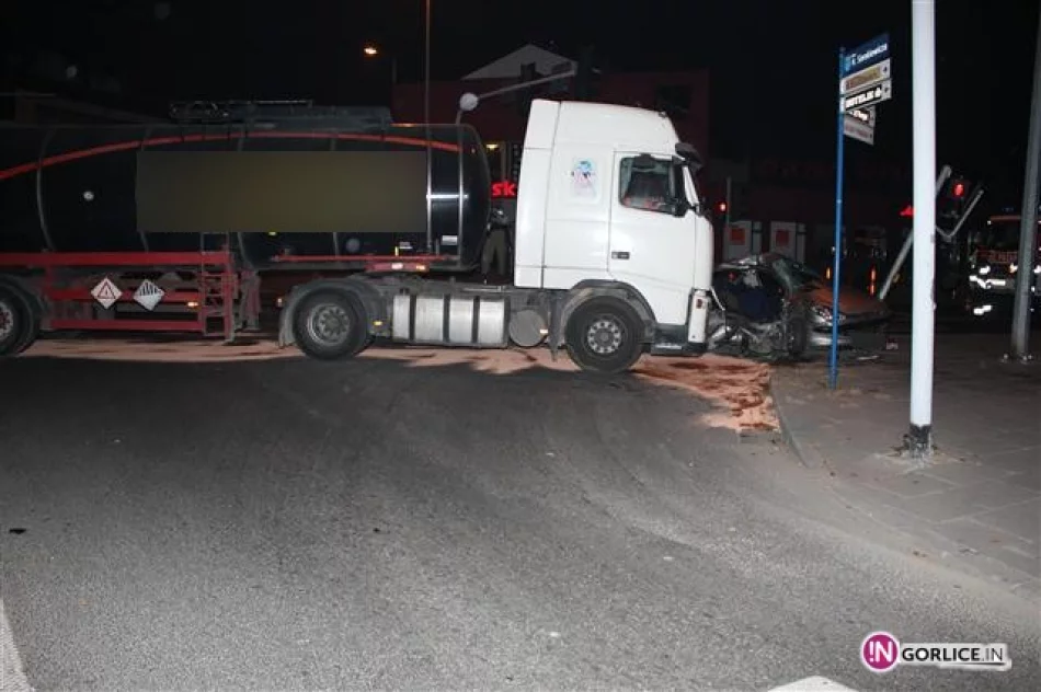 Zderzenie TIR-a z osobowym peugeotem - zdjęcie 2