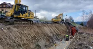 W gruncie już 49 gwoździ, wbiją jeszcze 96 betonowych pali  - zdjęcie 2