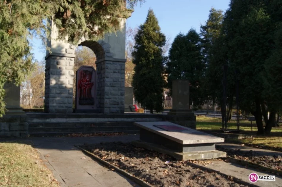 Zniszczyli pomnik - szuka ich policja - zdjęcie 4