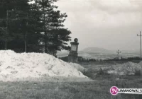 Wyprostowany obelisk - zdjęcie główne