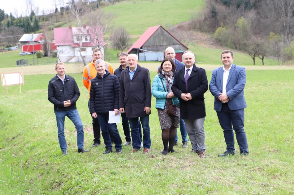 Rozpoczęcie prac przy budowie chodnika w Pasierbcu - zdjęcie 2