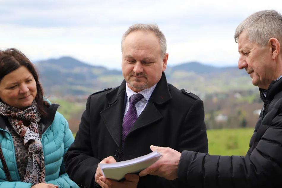 Rozpoczęcie prac przy budowie chodnika w Pasierbcu - zdjęcie 11