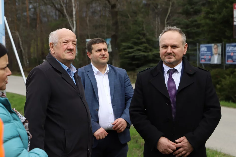 Rozpoczęcie prac przy budowie chodnika w Pasierbcu - zdjęcie 13