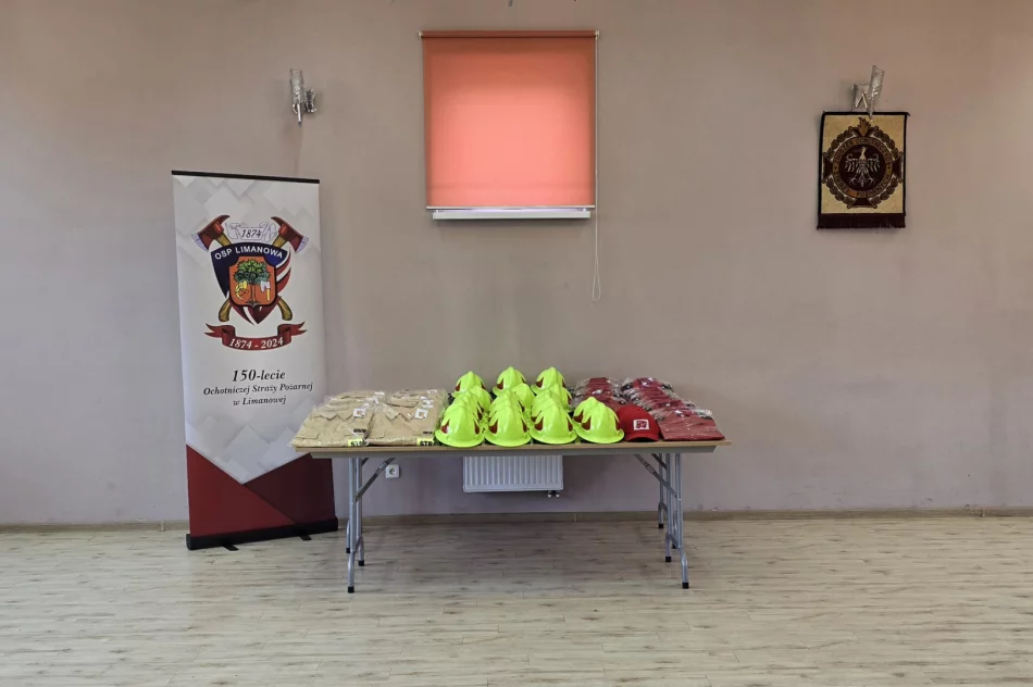 Przekazano ubrania strażackie dla Młodzieżowej Drużyny Pożarniczej OSP Limanowa - zdjęcie 3