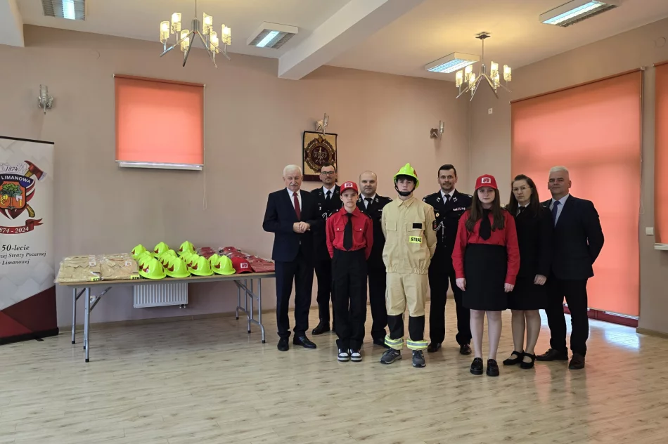 Przekazano ubrania strażackie dla Młodzieżowej Drużyny Pożarniczej OSP Limanowa - zdjęcie 7