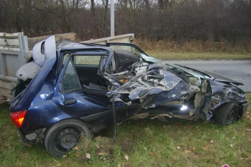 Wyprzedzając zderzyła się z ciągnikiem - zdjęcie 2