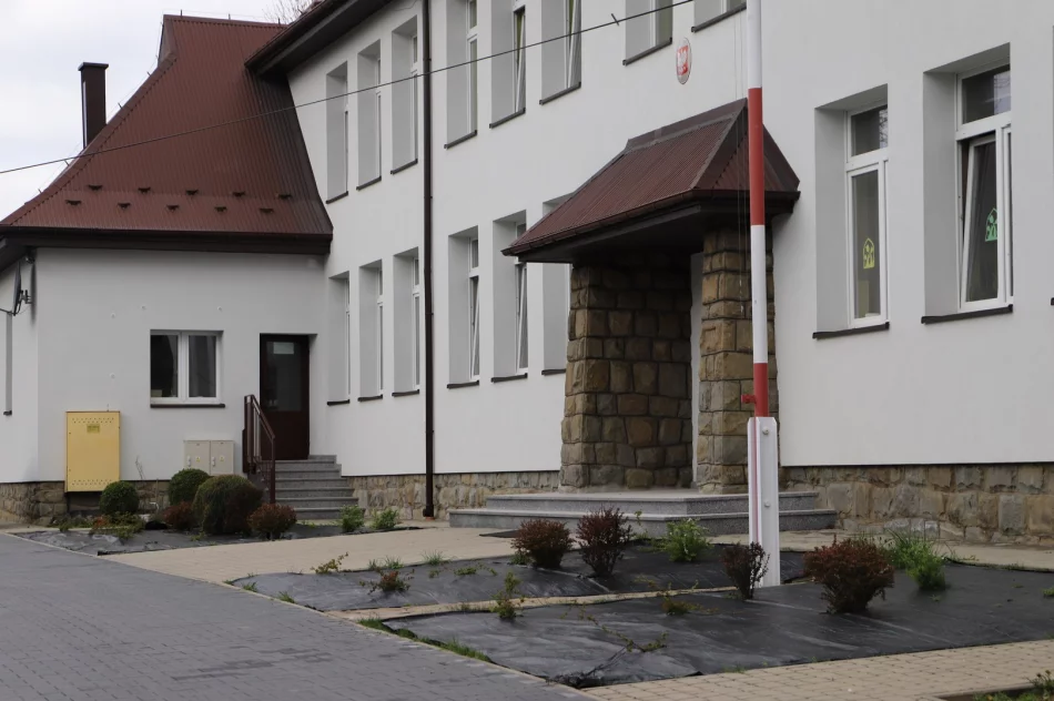 Remont SP Pisarzowa oraz wymiana dachu SP Pasierbiec - zdjęcie 7