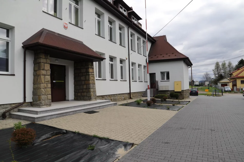 Remont SP Pisarzowa oraz wymiana dachu SP Pasierbiec - zdjęcie 20