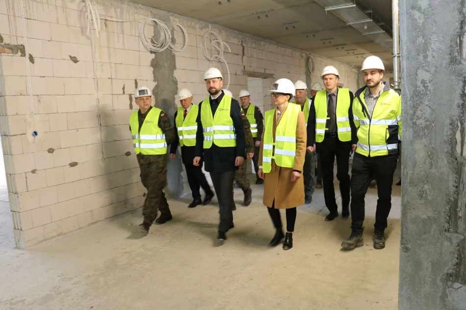 Wicepremier Minister Obrony Narodowej wizytował inwestycję budowy bazy wojskowej - zdjęcie 6