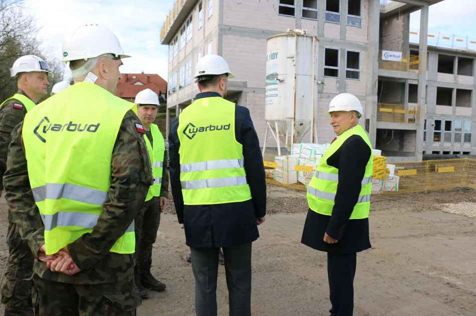 Wicepremier Minister Obrony Narodowej wizytował inwestycję budowy bazy wojskowej - zdjęcie 15