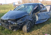 Dachowanie samochodu - kierowca ranny - zdjęcie główne