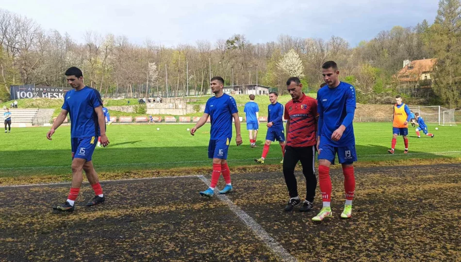 Porażka Limanovii w Andrychowie. Pierwszy gol Czachury w seniorach. Debiut Kotarskiego. - zdjęcie 1
