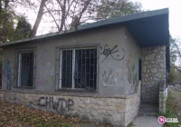 Miejska melina w sąsiedztwie cmentarza - zdjęcie główne