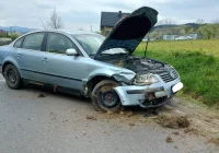 Samochód wypadł z drogi i wjechał do rowu - zdjęcie główne