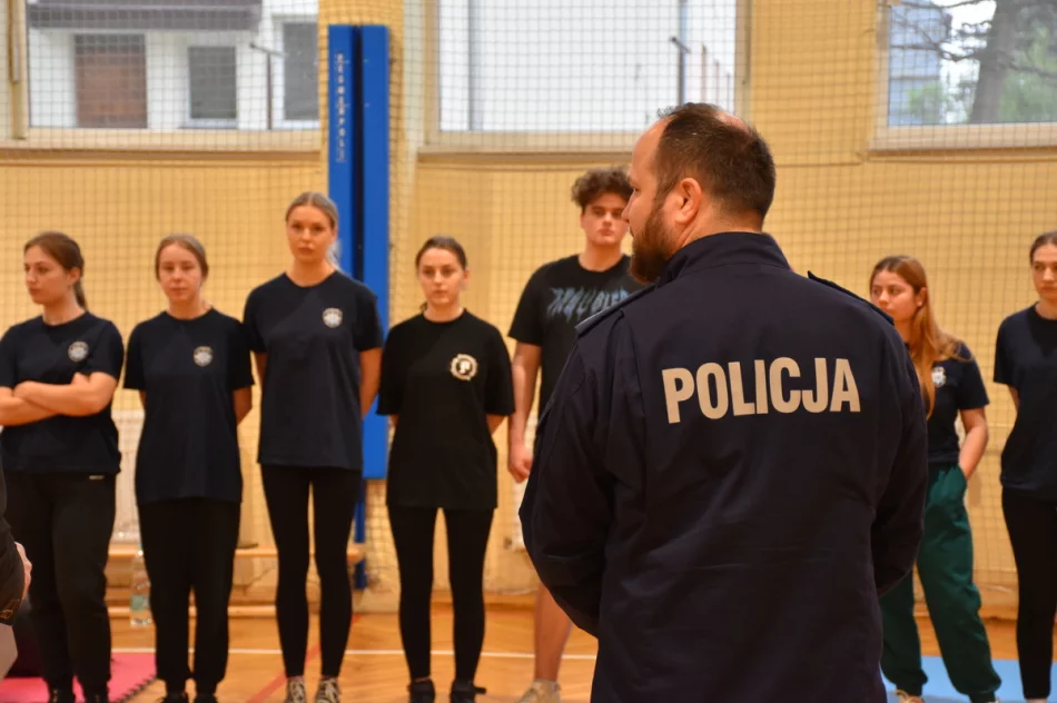 Policyjny test dla uczniów mundurowej klasy - zdjęcie 3