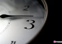 Tej nocy śpimy dłużej - zdjęcie główne