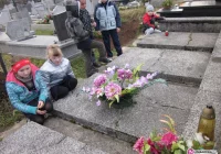 Mogiły pod opieką dzieci i młodzieży - zdjęcie główne