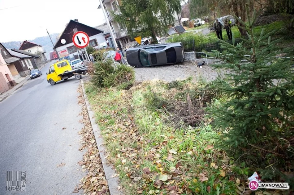 Wypadł z drogi i uderzył w ogrodzenie - zdjęcie 3