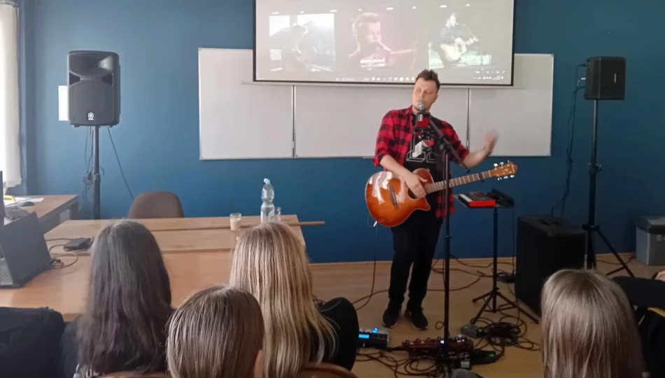 Muzyczna profilaktyka z Bodziem Świerczkiem - zdjęcie 1